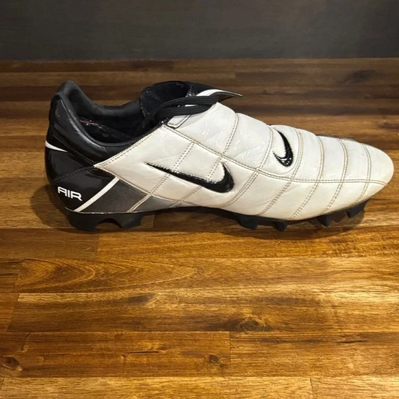 Nike Air Zoom Total 90 Black and White Soccer Cleats - Picture 4 of 7
